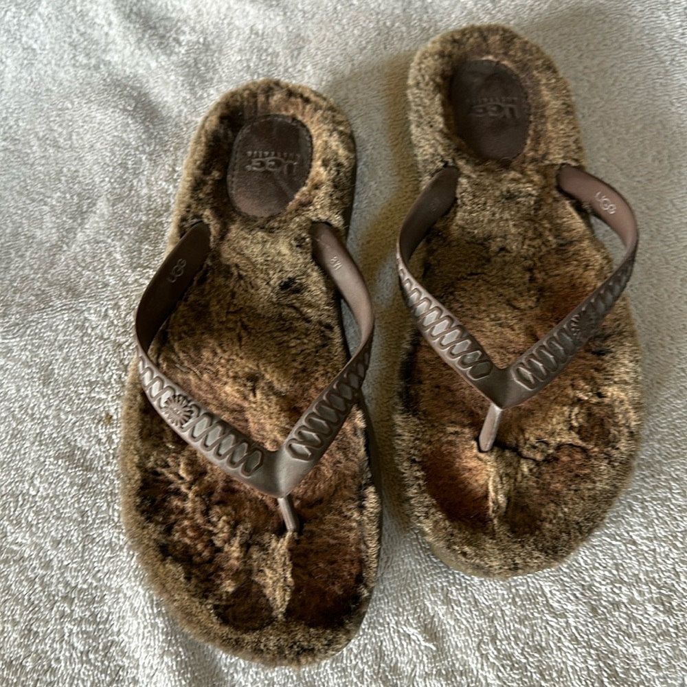 Ugg women’s sandals size 8